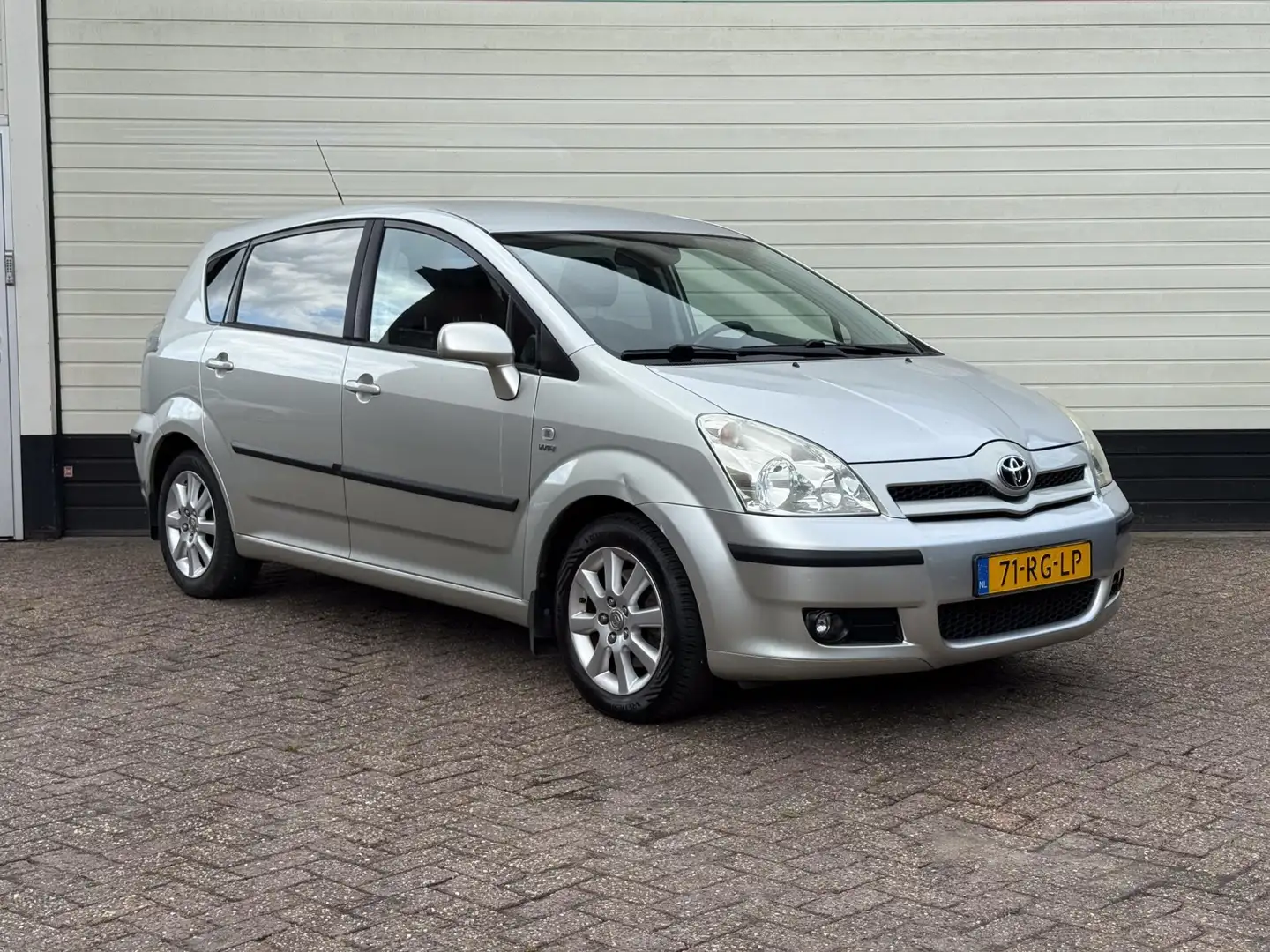 Toyota Corolla Verso 1.8 VVT-i Luna * APK TOT 2026 * TREKHAAK * NAP PAS Grijs - 2