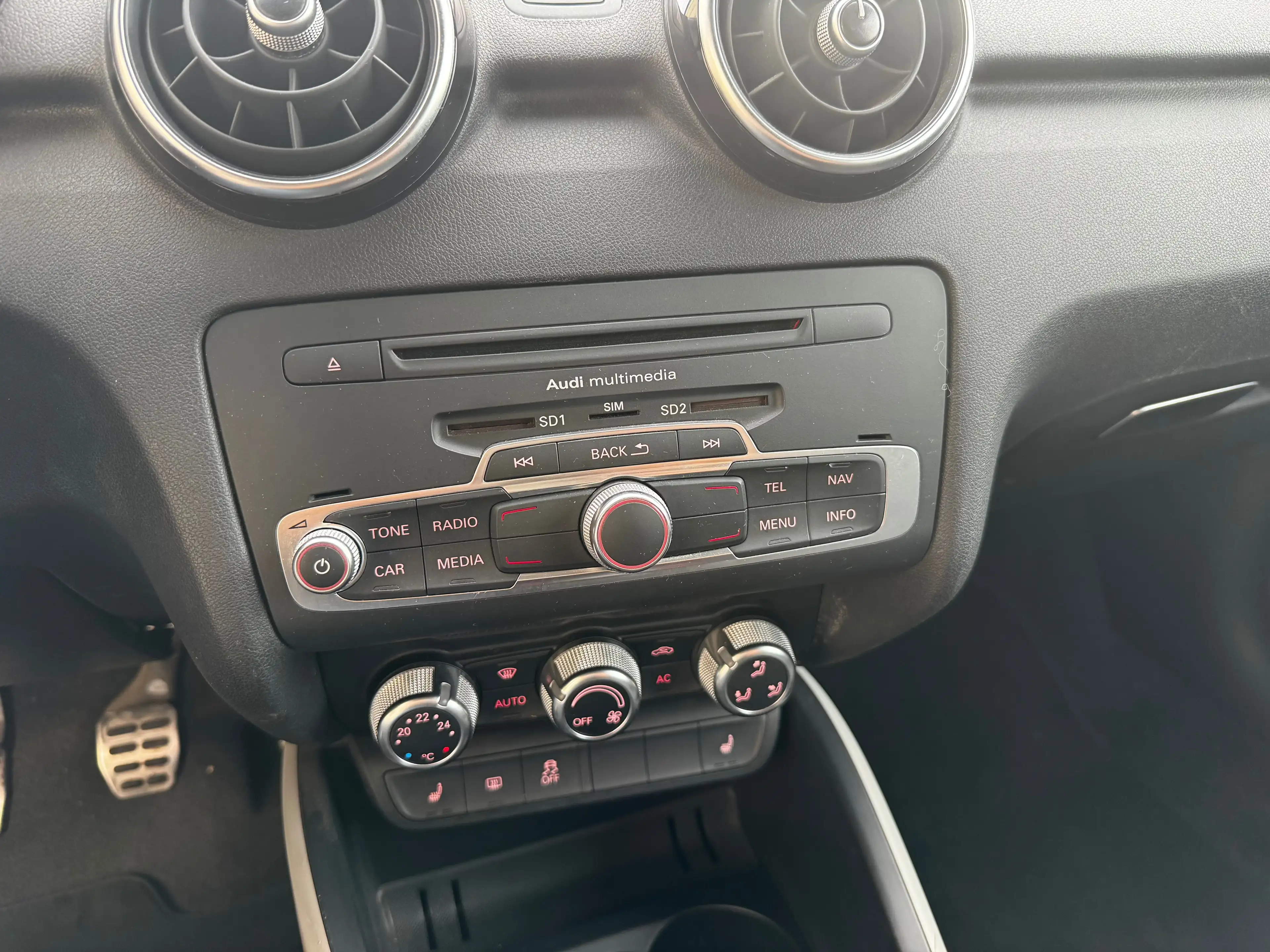 Audi A1 A1 1.4 TFSI  S line garantie 1 an — photo 9