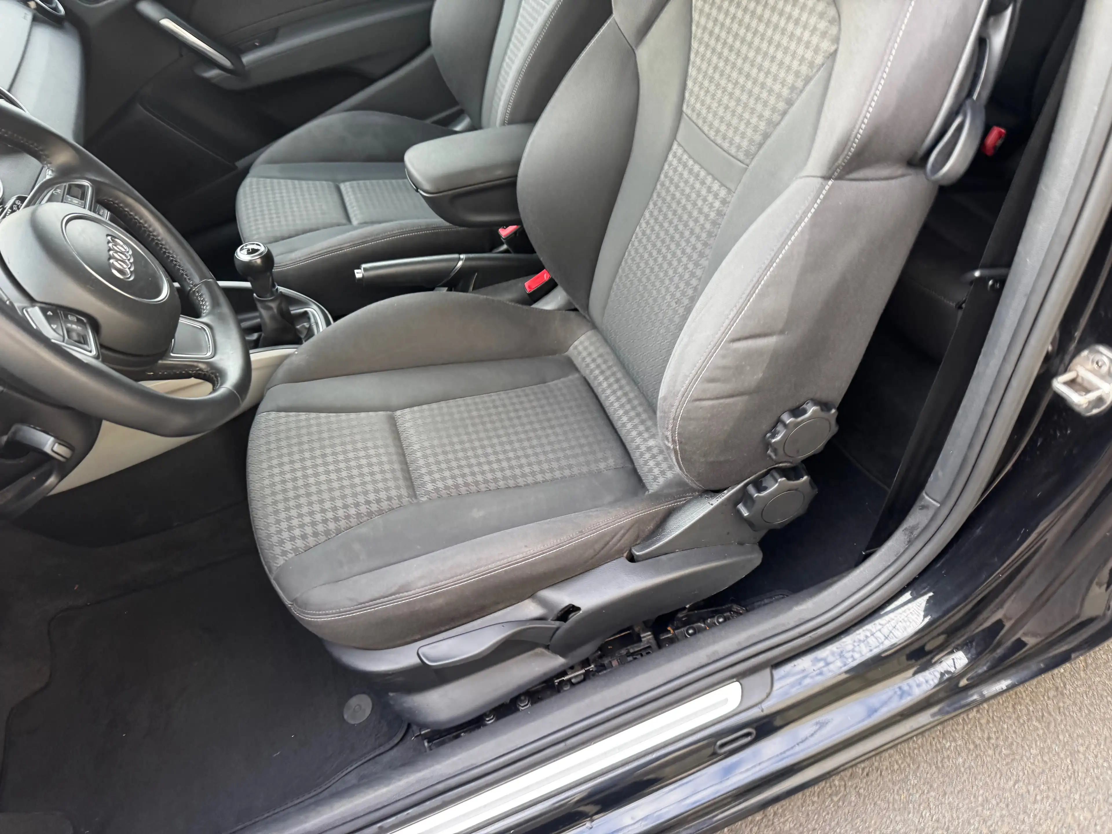 Audi A1 A1 1.4 TFSI  S line garantie 1 an — photo 7