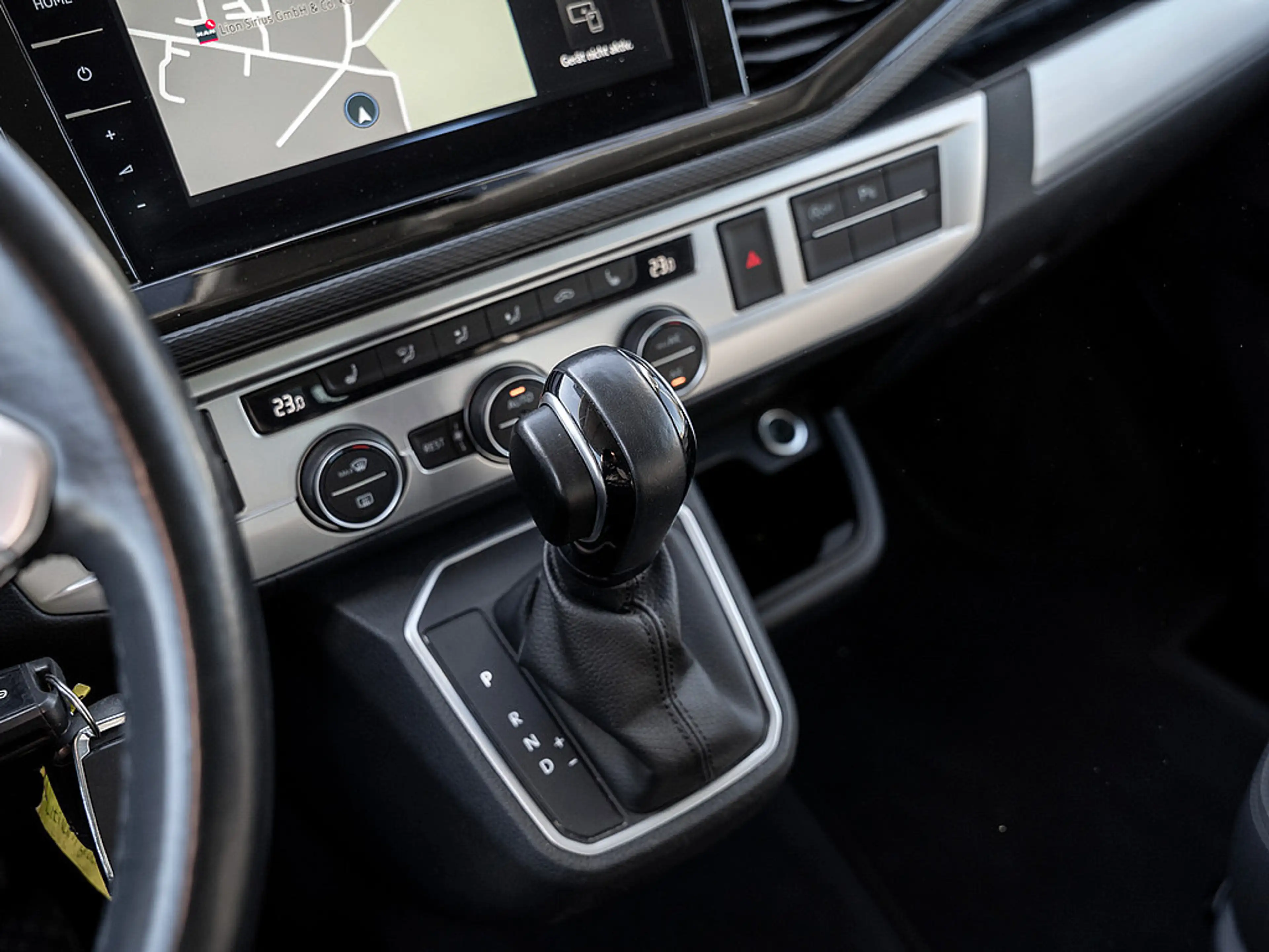 Volkswagen T6.1 Multivan 2.0 TDI 4M Comfortline AHK LED — photo 9