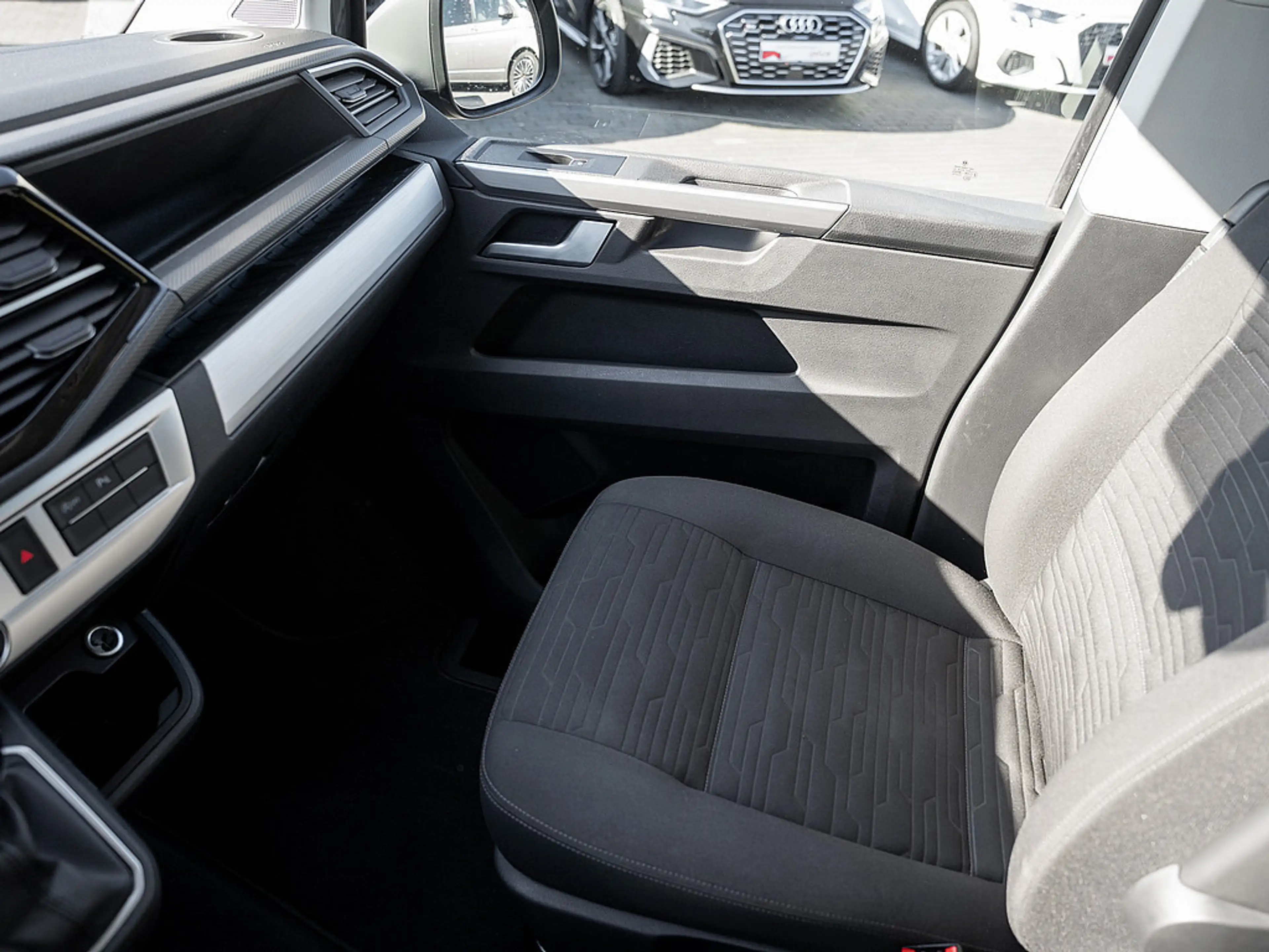 Volkswagen T6.1 Multivan 2.0 TDI 4M Comfortline AHK LED — photo 10