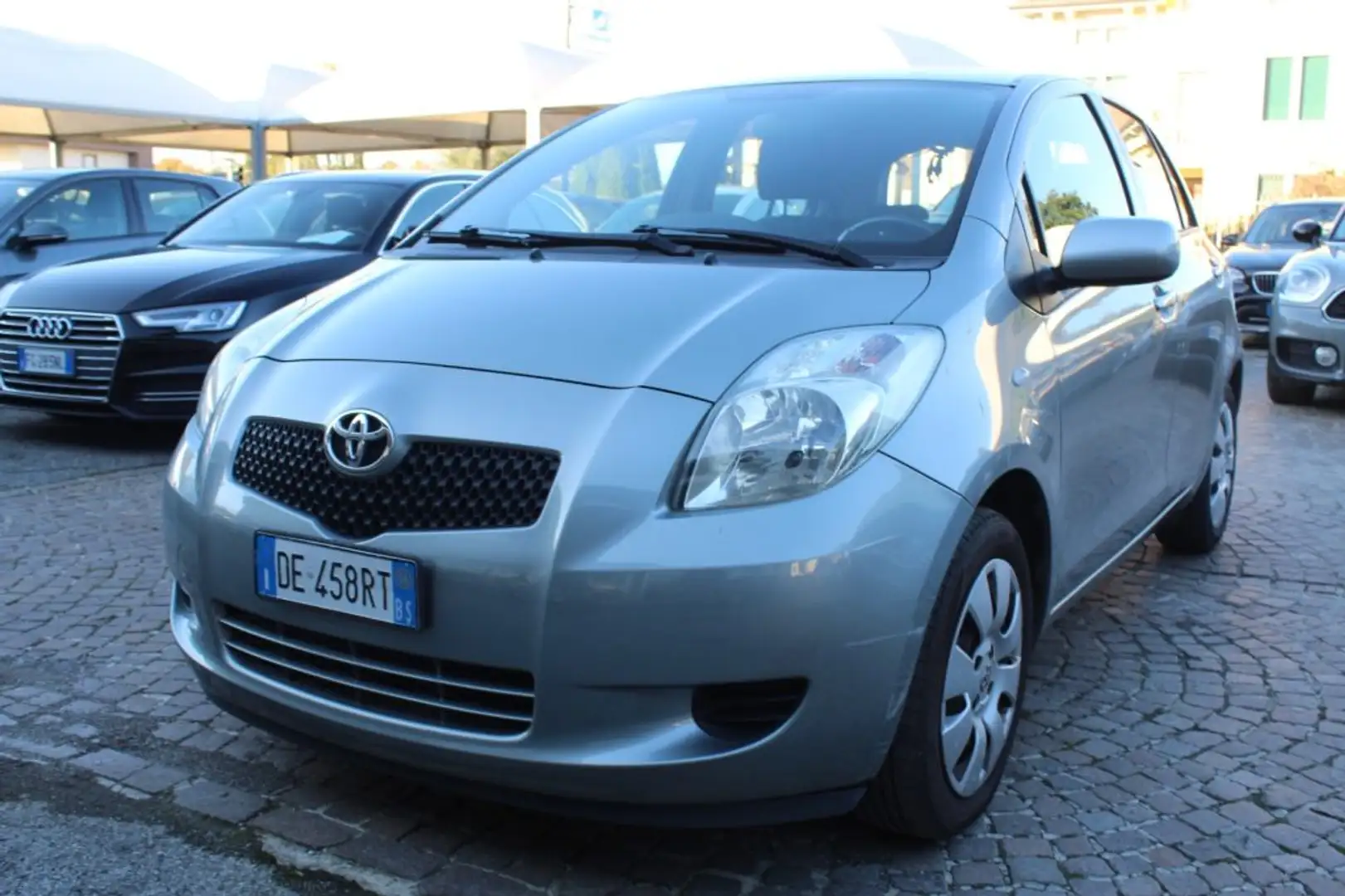 Toyota Yaris 1.0 5 porte Grigio - 1
