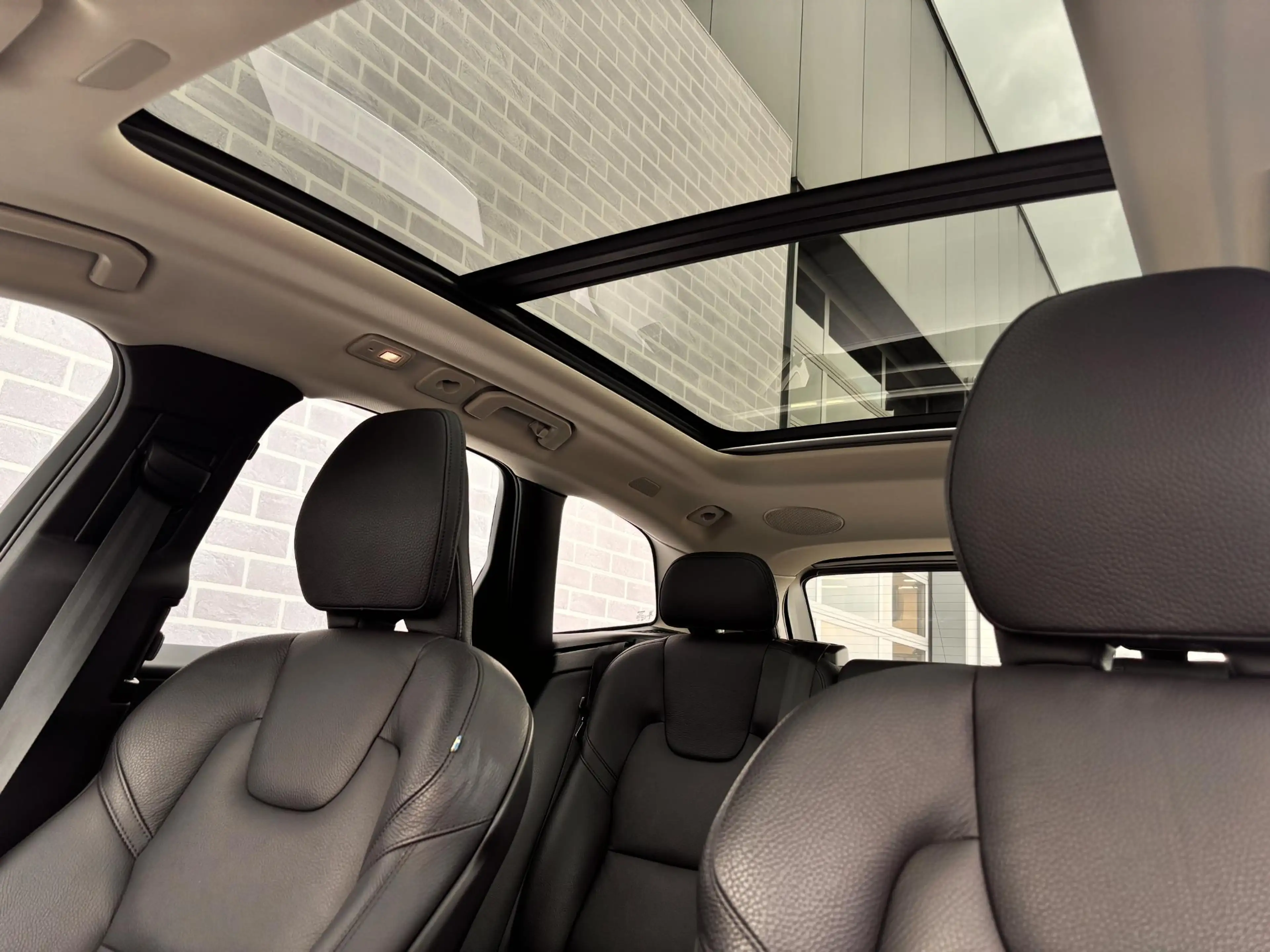 Volvo XC60 Plug-in Hybrid T6 AWD Ultimate Bright | Long Range — photo 13