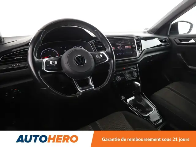 Volkswagen T-Roc view 11