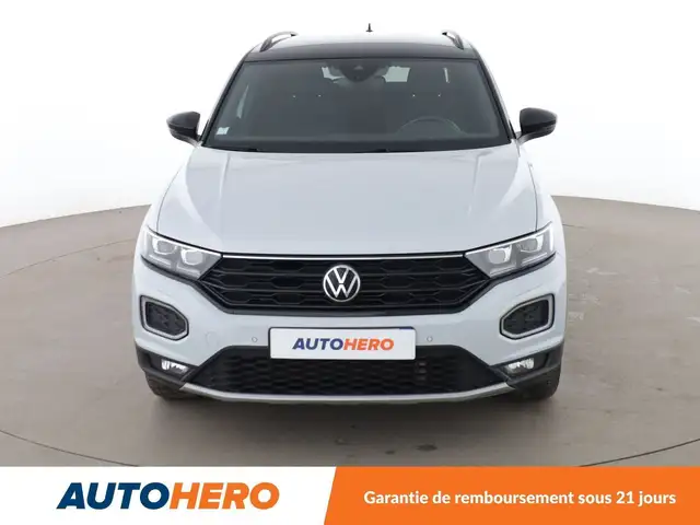 Volkswagen T-Roc view 9