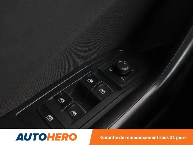 Volkswagen T-Roc view 29
