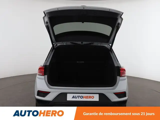 Volkswagen T-Roc view 16