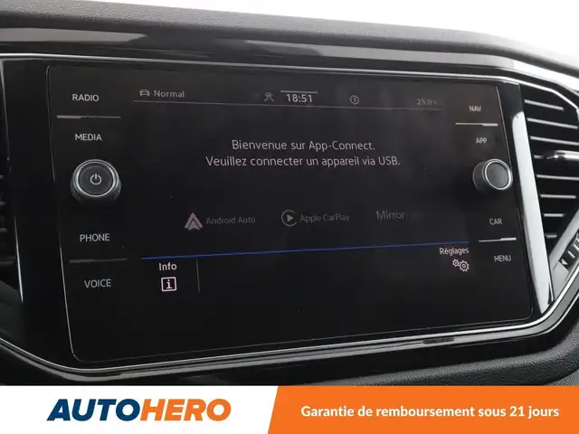 Volkswagen T-Roc view 25