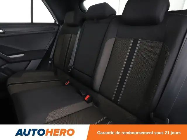Volkswagen T-Roc view 14