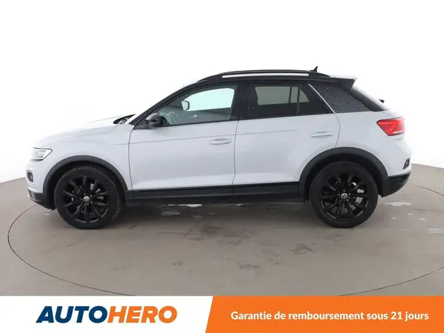 Volkswagen T-Roc view 3