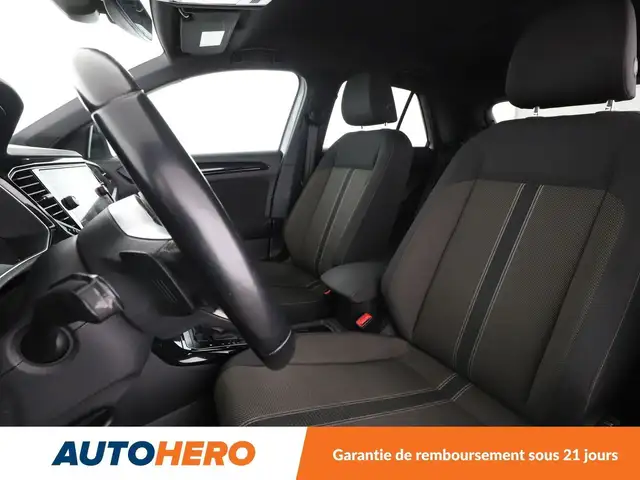 Volkswagen T-Roc view 10