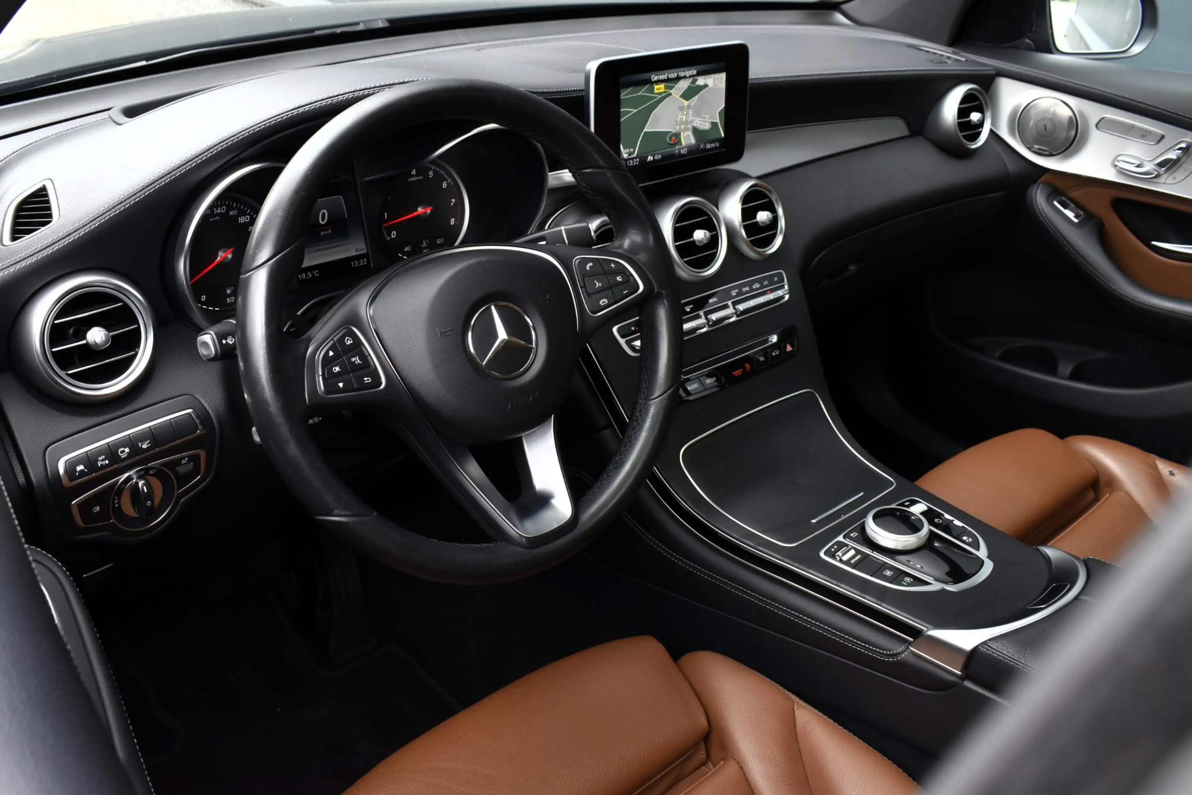 Mercedes-Benz GLC 250 Coupé 4MATIC Premium Plus — photo 18