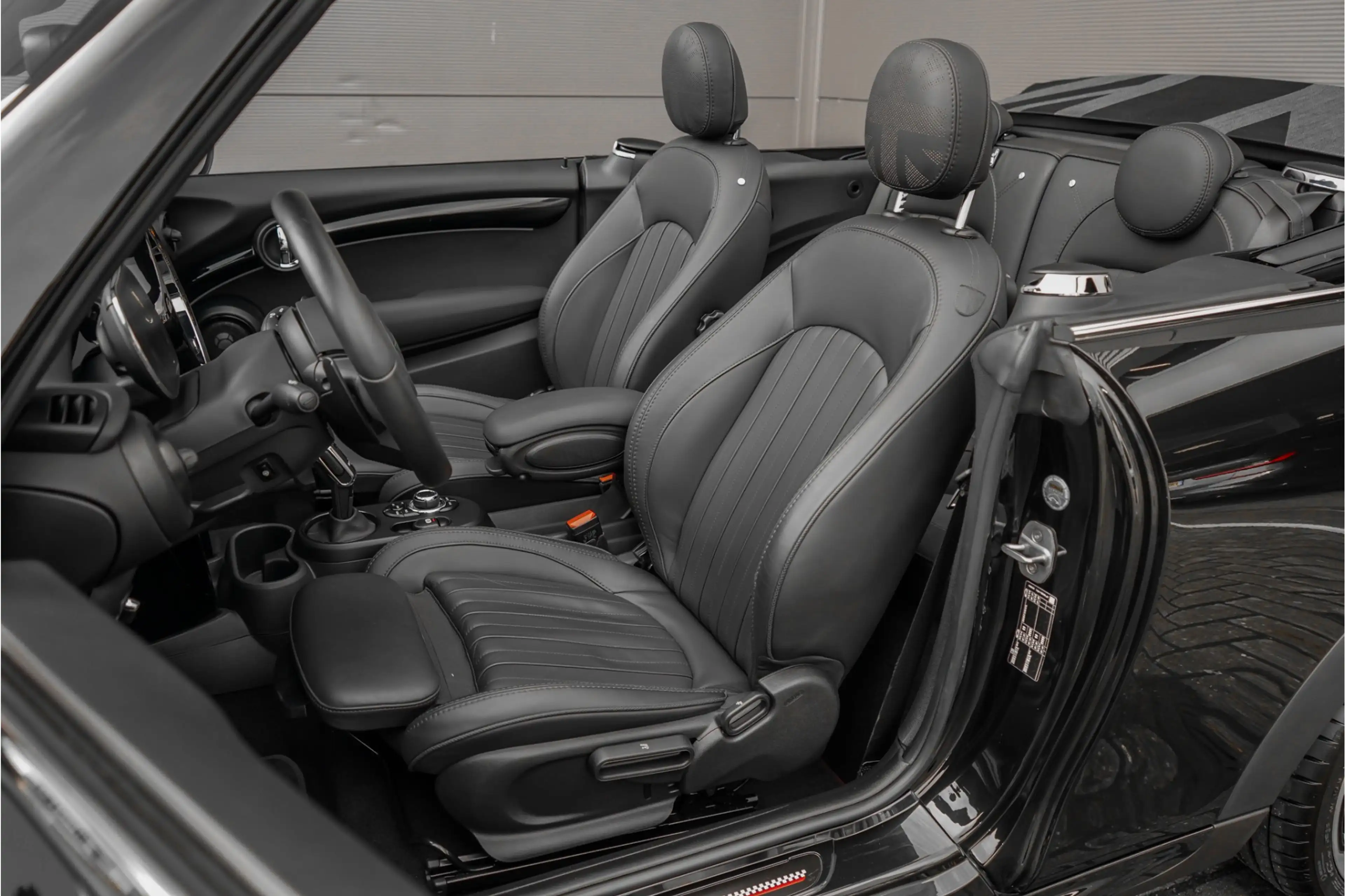 MINI John Cooper Works Cabrio Mini 2.0 HUD H&K ACC Stuurwielverw Camera 18" — photo 5