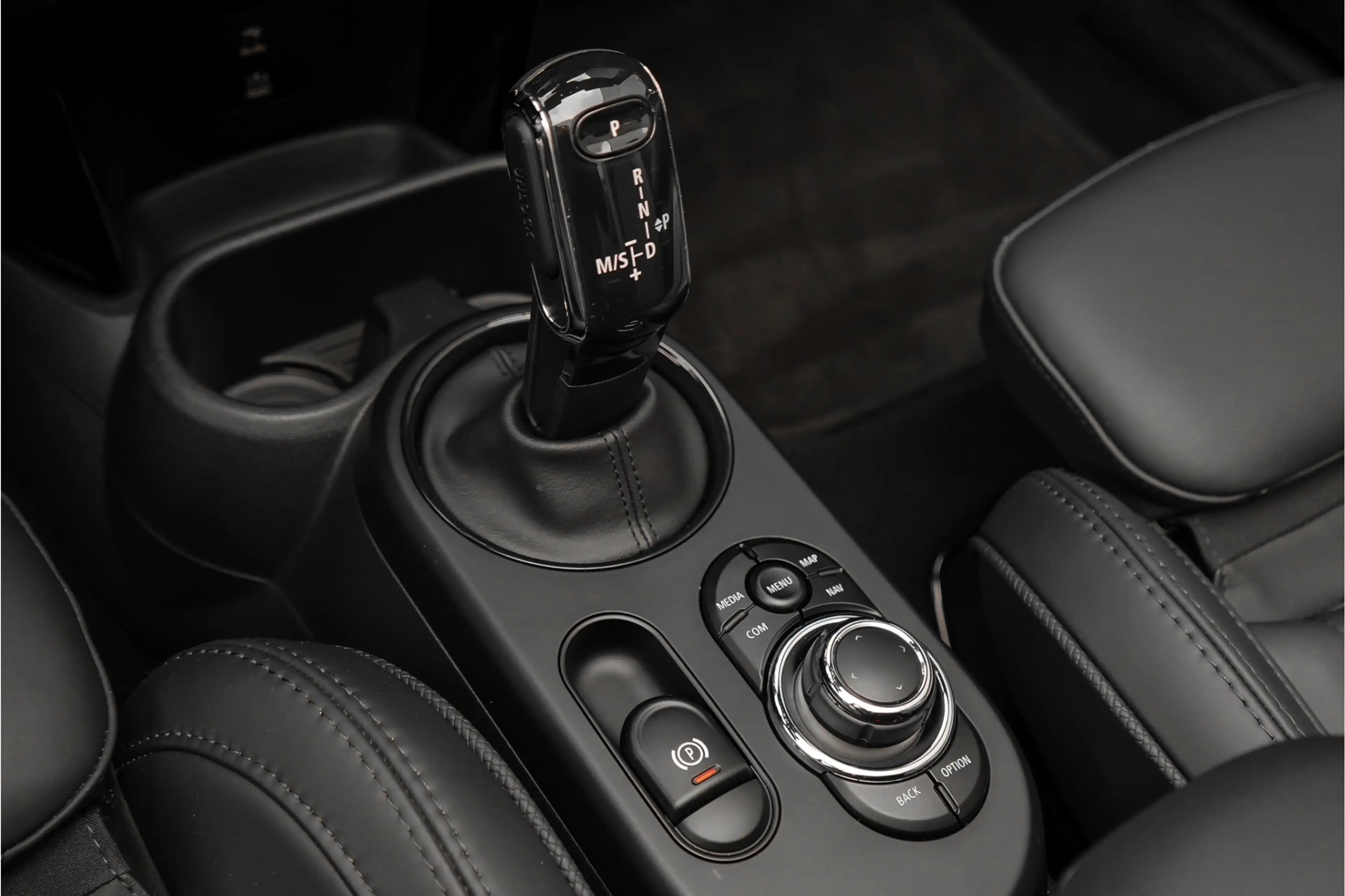 MINI John Cooper Works Cabrio Mini 2.0 HUD H&K ACC Stuurwielverw Camera 18" — photo 34