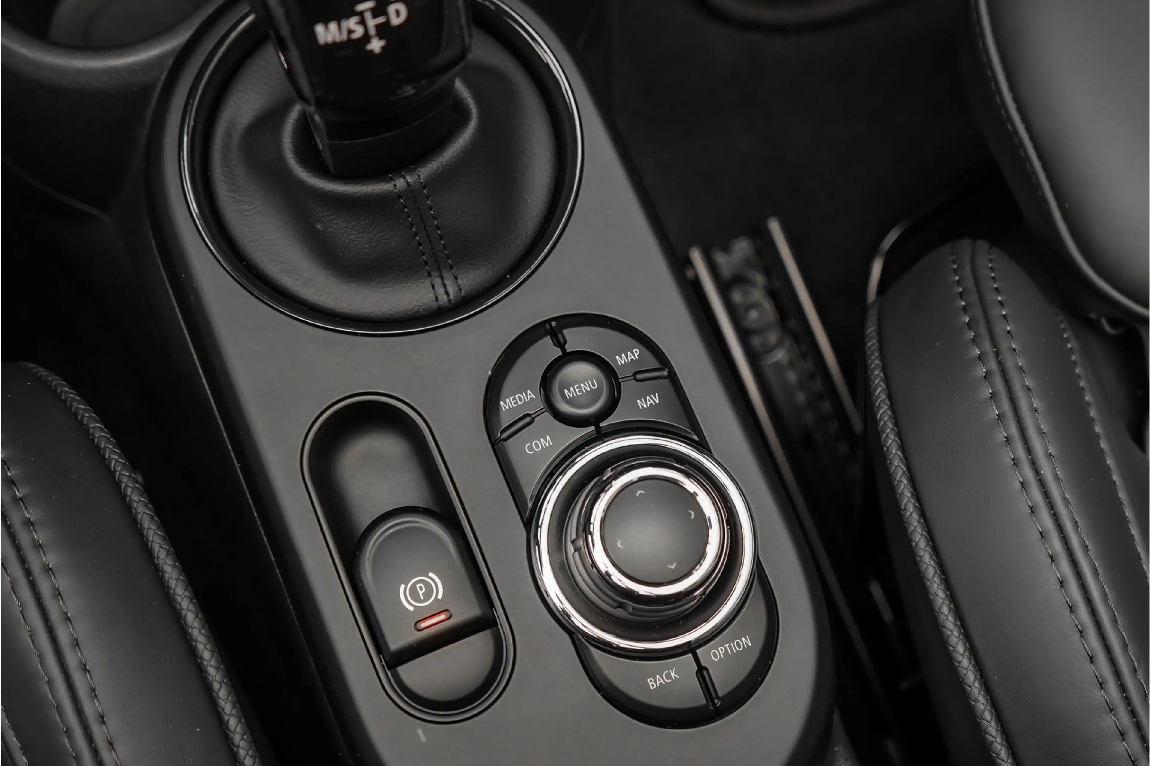 MINI John Cooper Works Cabrio Mini 2.0 HUD H&K ACC Stuurwielverw Camera 18" — photo 35