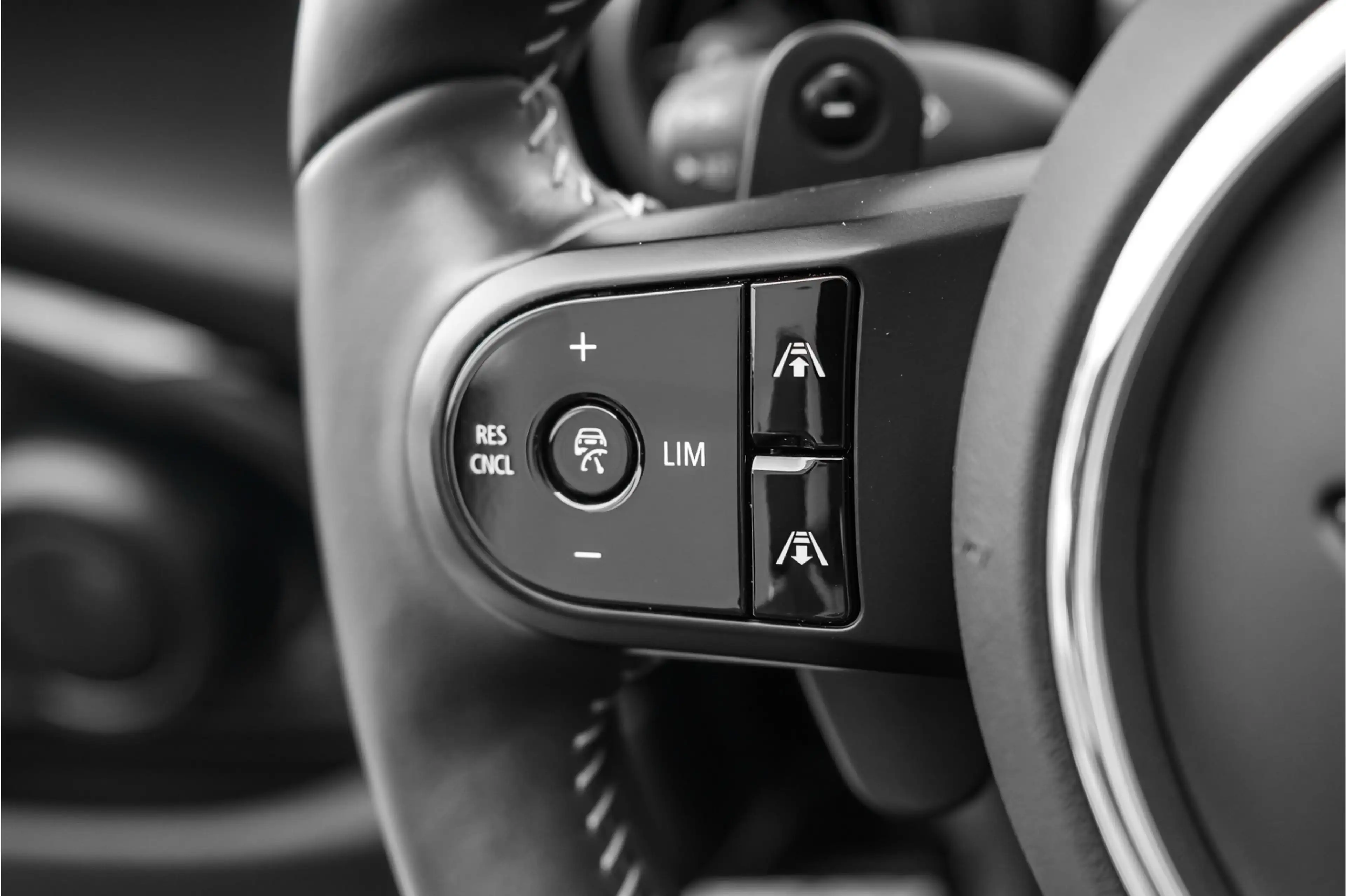 MINI John Cooper Works Cabrio Mini 2.0 HUD H&K ACC Stuurwielverw Camera 18" — photo 36