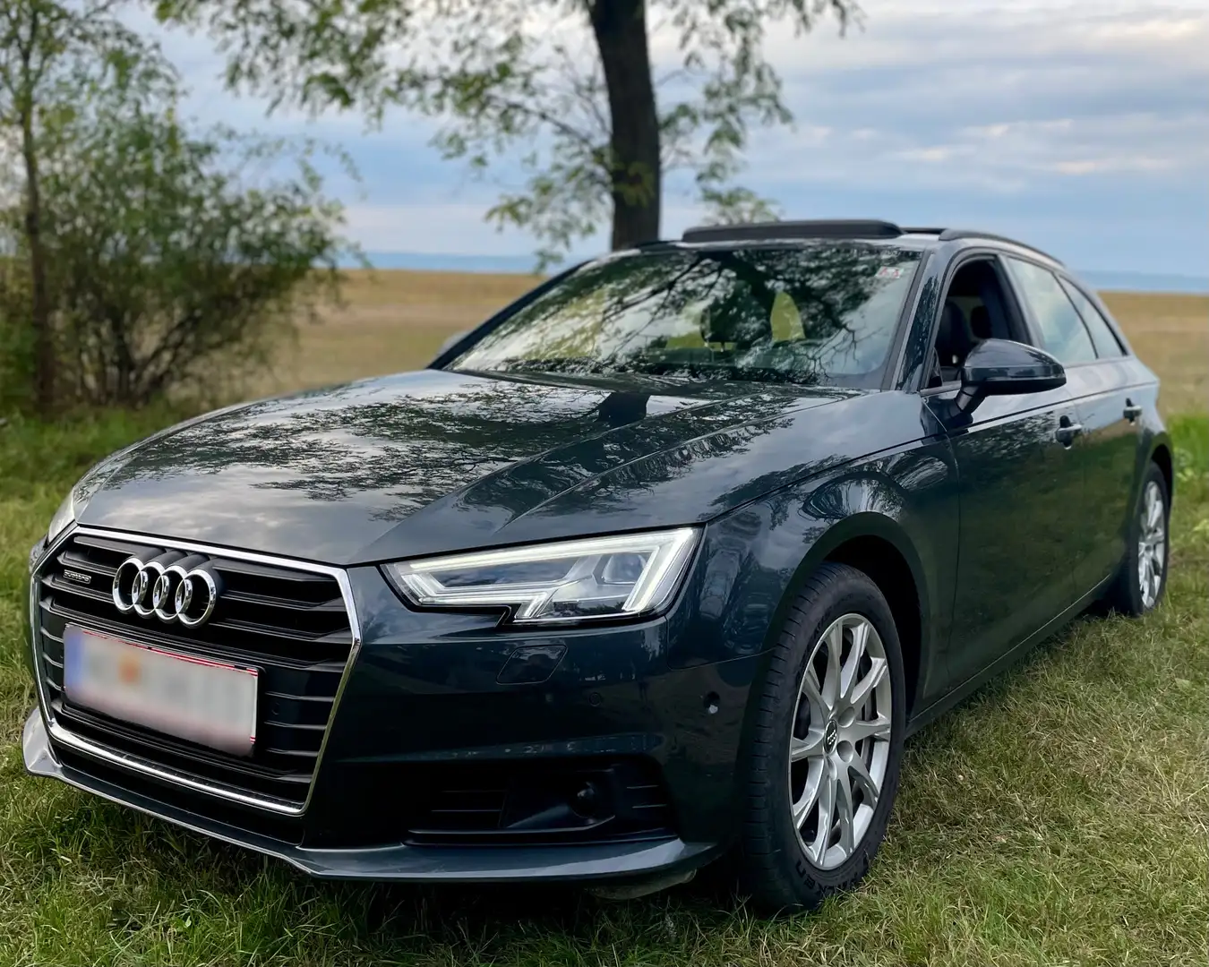 Audi A4 Avant 2,0 TDI quattro Sport S-tronic Grau - 1