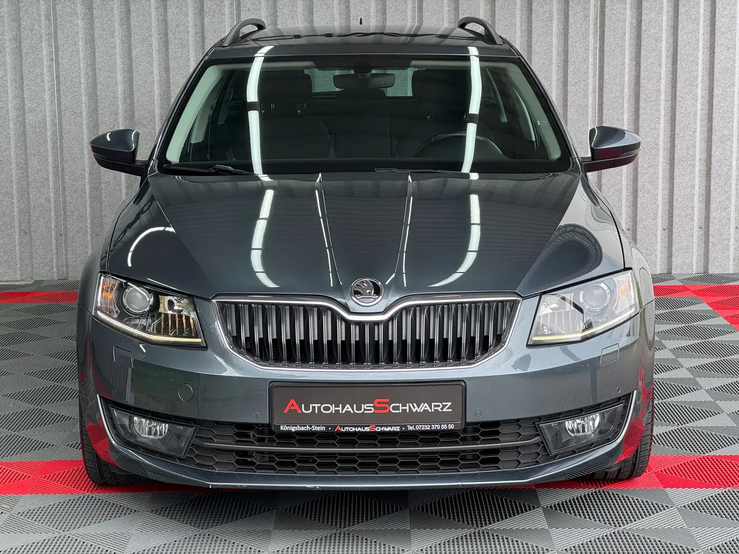 Skoda Octavia Joy DSG CanTon Led Navi SmartLink LimitedEdition Grijs - 2