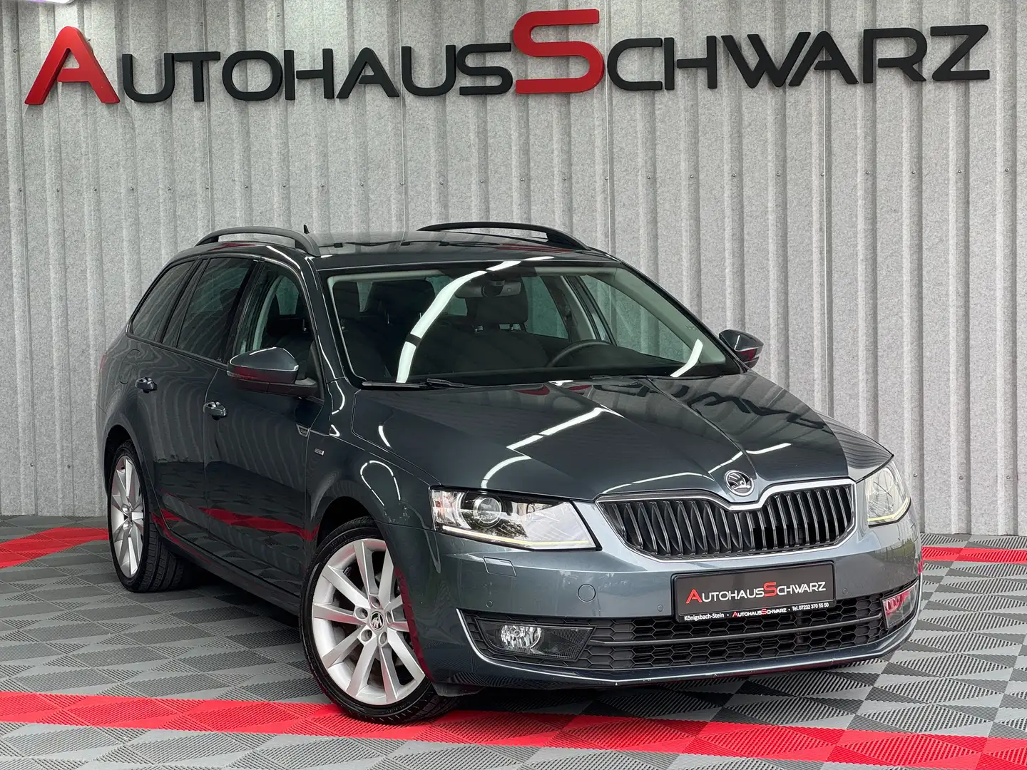 Skoda Octavia Joy DSG CanTon Led Navi SmartLink LimitedEdition Grijs - 1