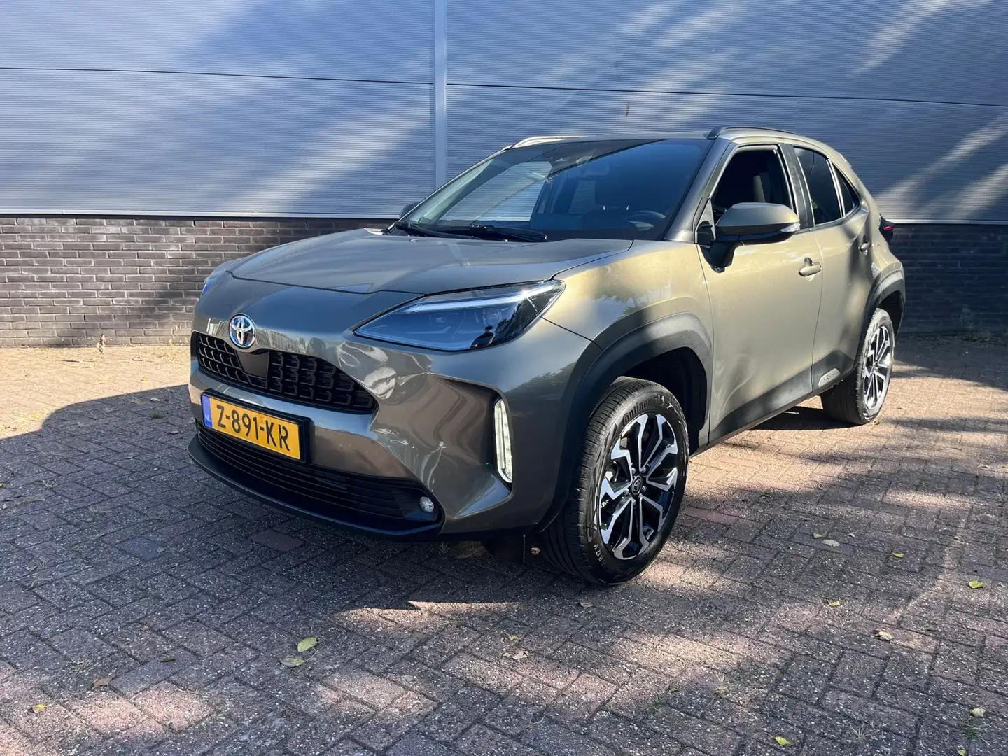 Toyota Yaris Cross 1.5 Hybrid Dynamic Grün - 1