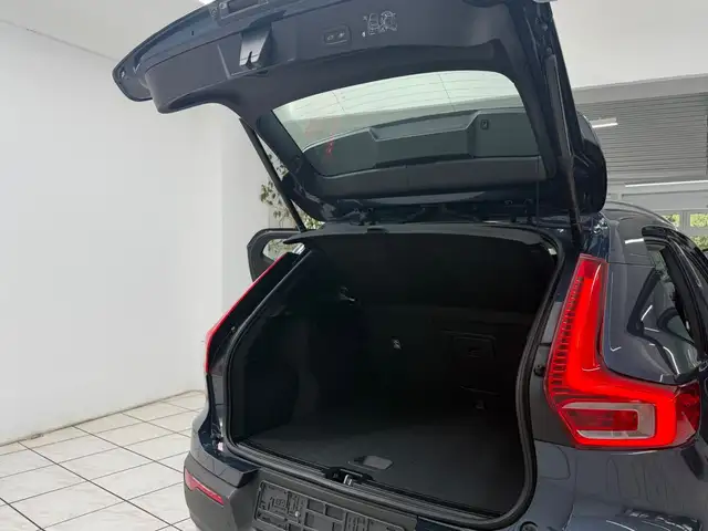 Volvo XC40 view 10