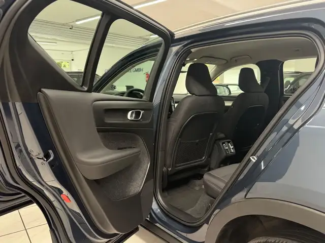 Volvo XC40 view 7