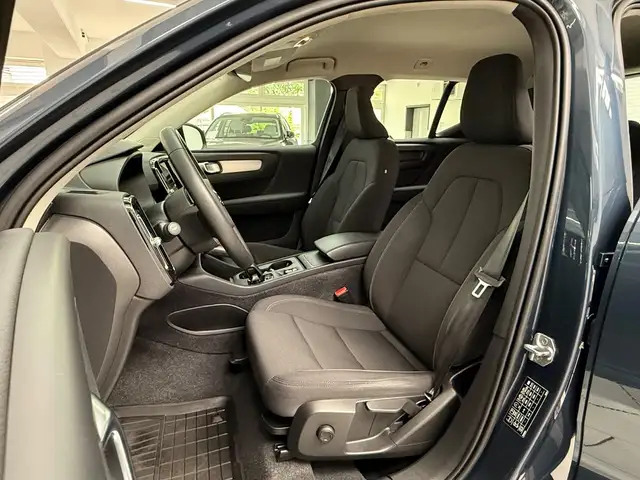 Volvo XC40 view 14