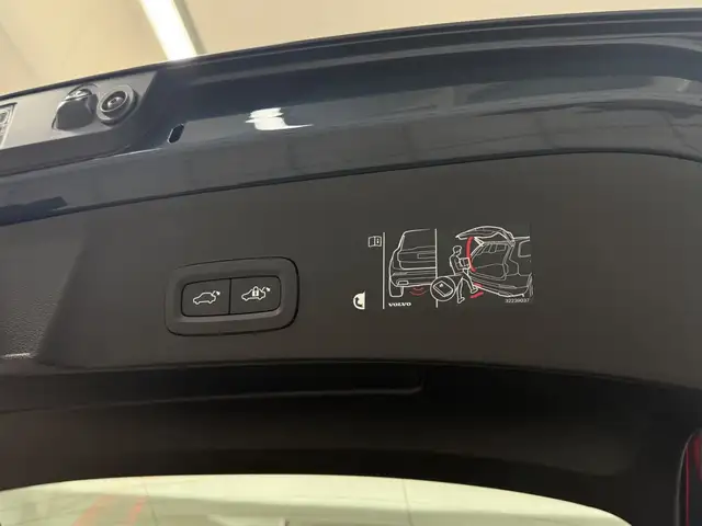 Volvo XC40 view 11