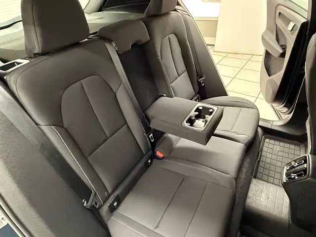Volvo XC40 view 13