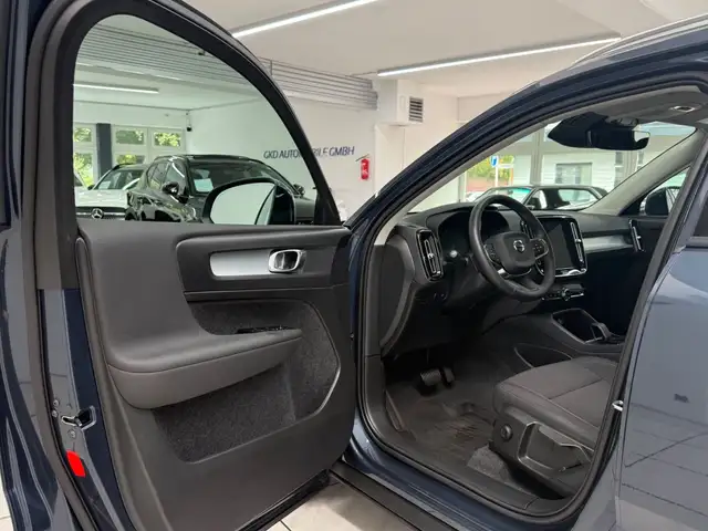 Volvo XC40 view 6