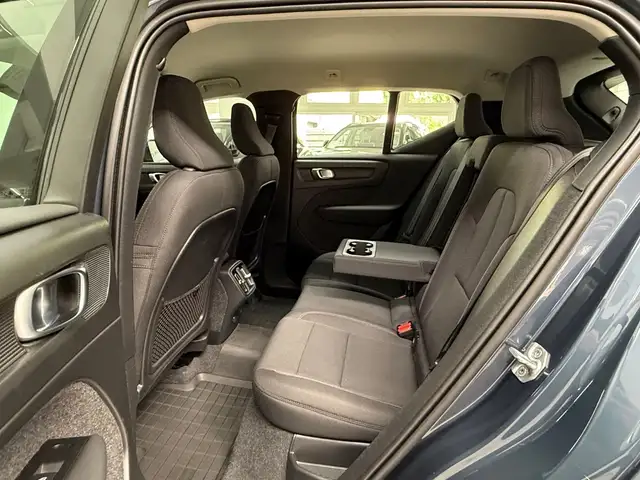 Volvo XC40 view 15
