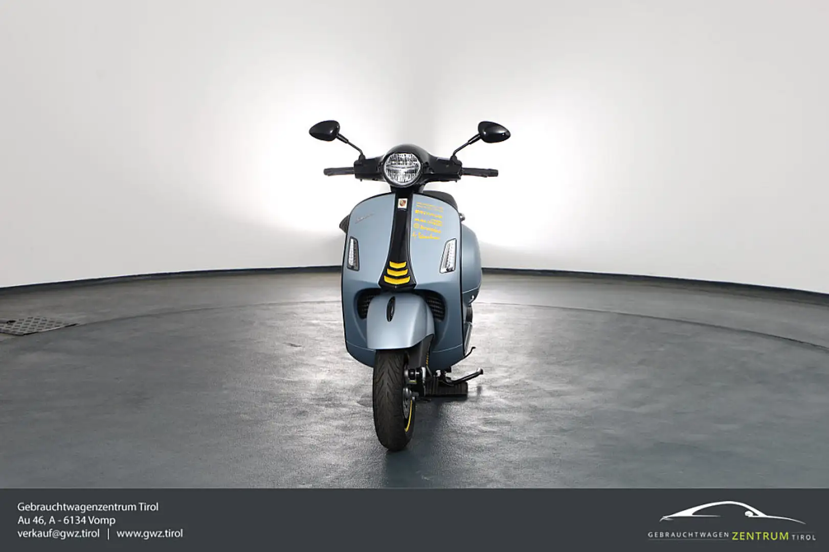 Vespa GTS 300 HPE Super Tech Porsche Edition Grau - 2