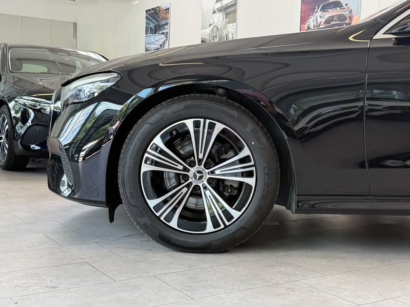 Mercedes-Benz E 220 d AVANTGARDE ADV.+18"+PANORAMA+WINTERPAKET — photo 11