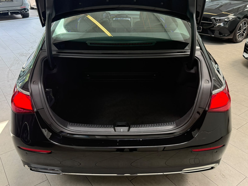 Mercedes-Benz E 220 d AVANTGARDE ADV.+18"+PANORAMA+WINTERPAKET — photo 8