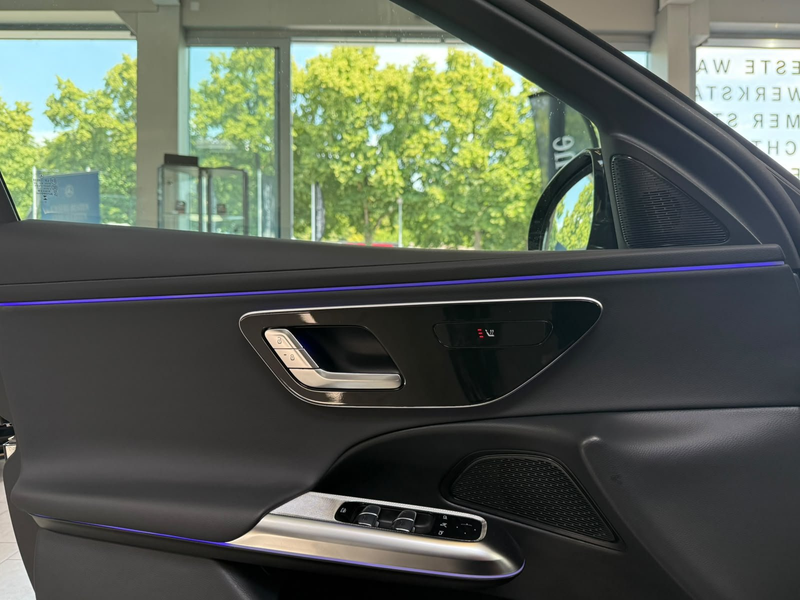 Mercedes-Benz E 220 d AVANTGARDE ADV.+18"+PANORAMA+WINTERPAKET — photo 12