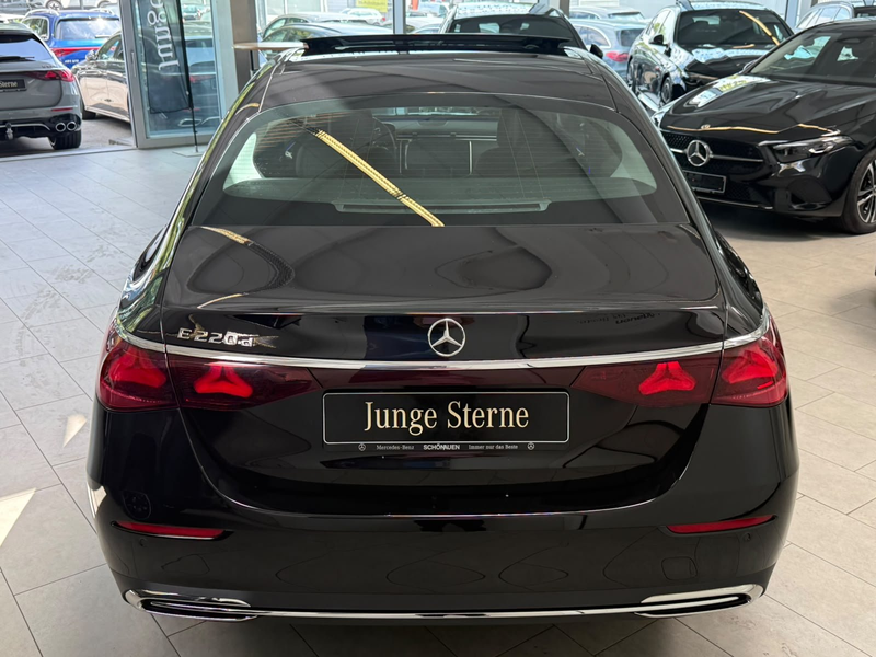 Mercedes-Benz E 220 d AVANTGARDE ADV.+18"+PANORAMA+WINTERPAKET — photo 7
