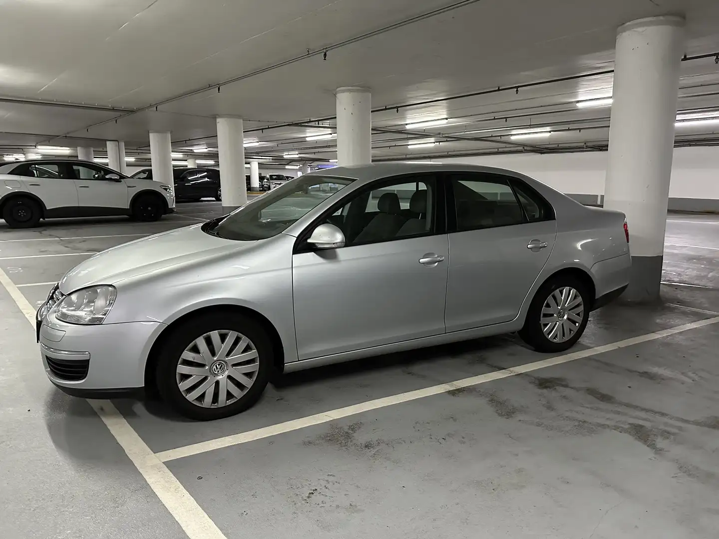 Volkswagen Jetta Sportline Gris - 1