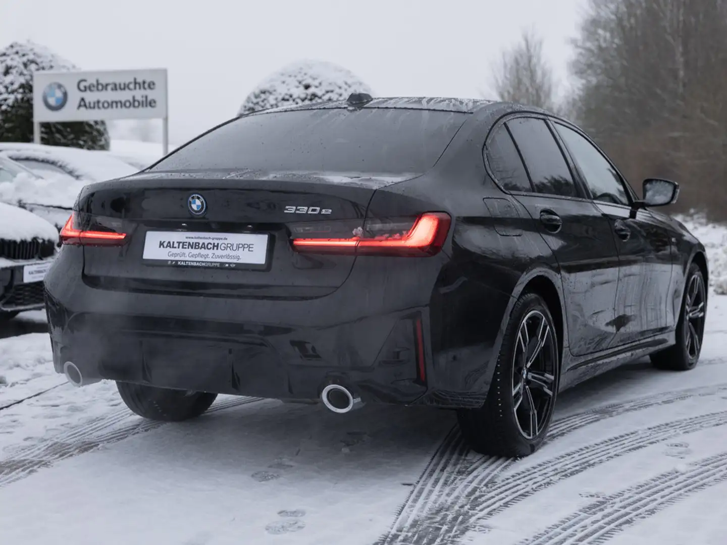 BMW 330 e M-Sport LED NAVI SHZ PDC KEYLESS KLIMA Schwarz - 2