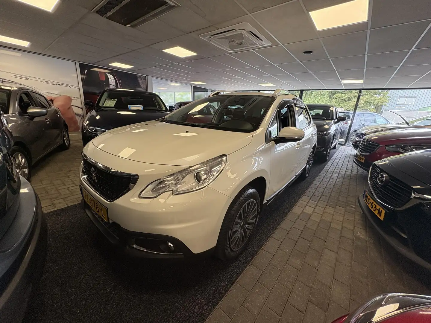 Peugeot 2008 1.2 PureTech Active , Trekhaak, Navi, Airco, Cruis Blanco - 2