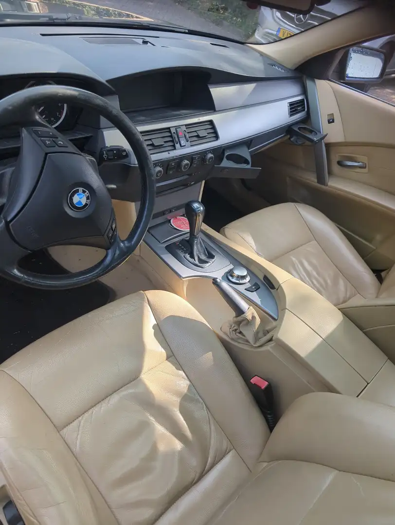 BMW 525 525i Executive Noir - 2