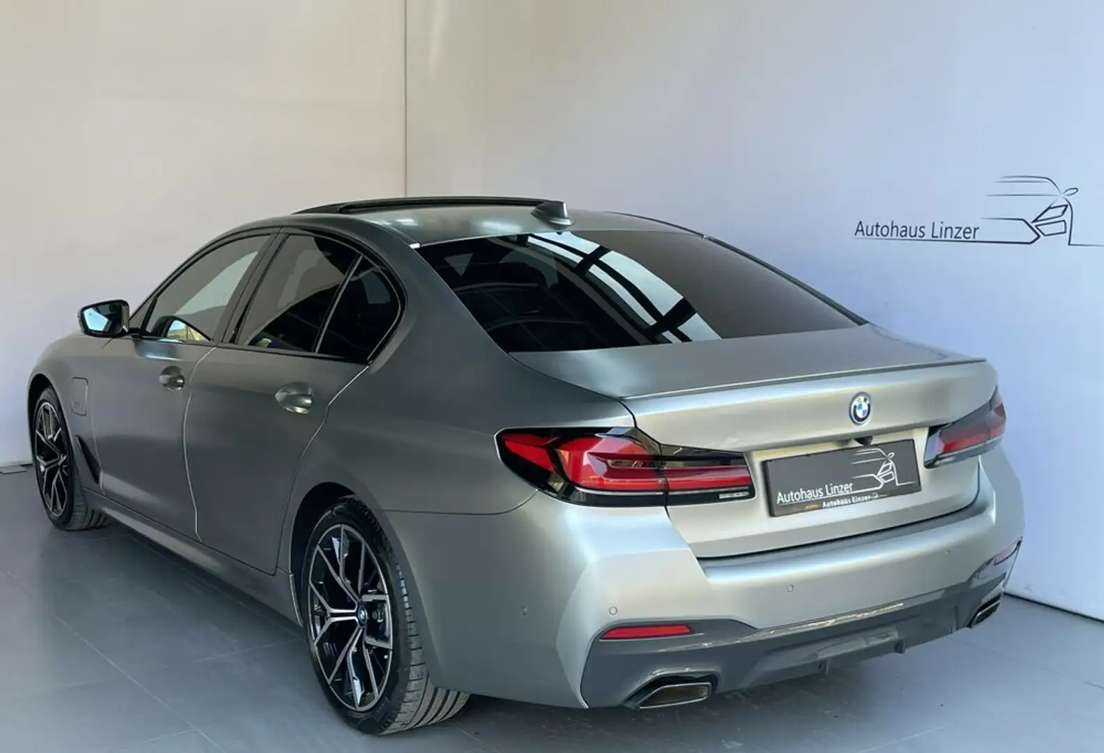 BMW 545 e xDrive M *LASER*ACC*SD*Sitzkühl*HuD*360*KeyGo Grau - 2