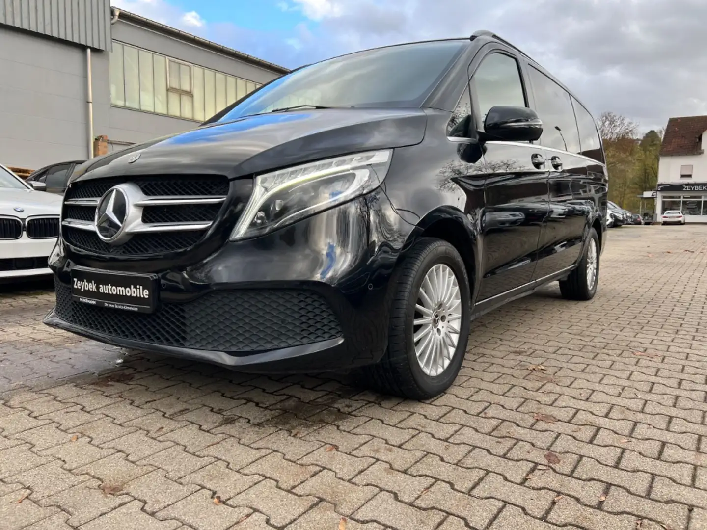 Mercedes-Benz V 300 Avantgarde Edit. Long* 4 Matic 9G-Tronic Schwarz - 1