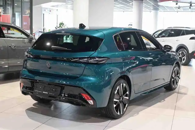 Peugeot 308 view 4