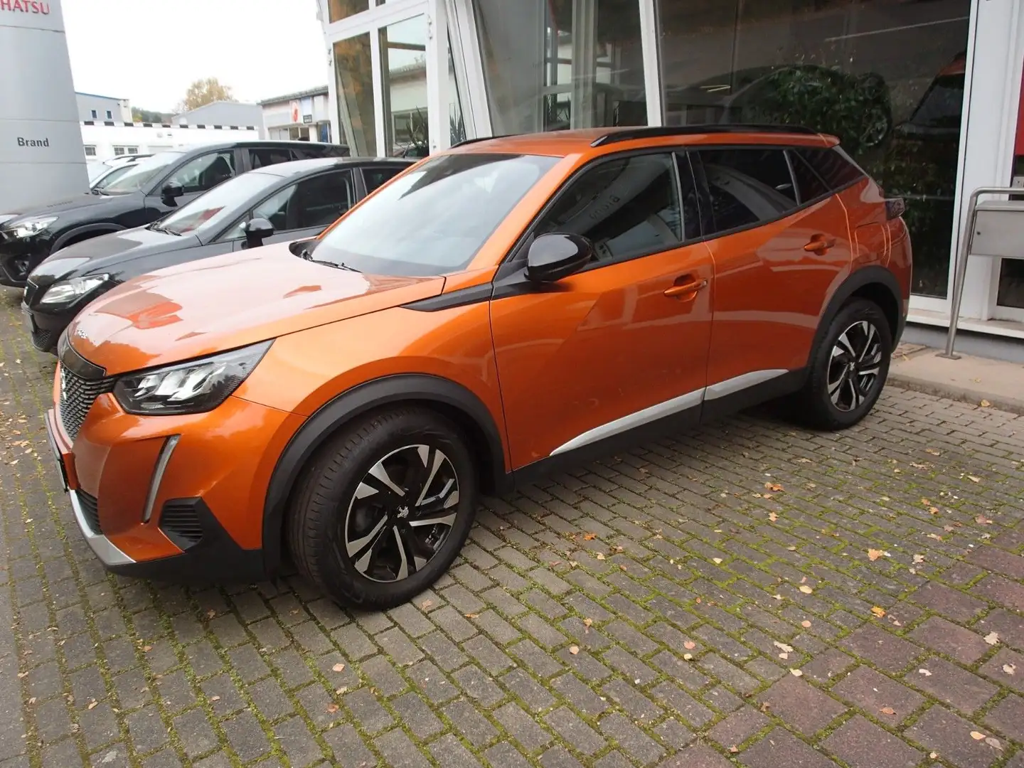 Peugeot 2008 PureTech 130 Allure SH, Kamera, Winterräder Orange - 1