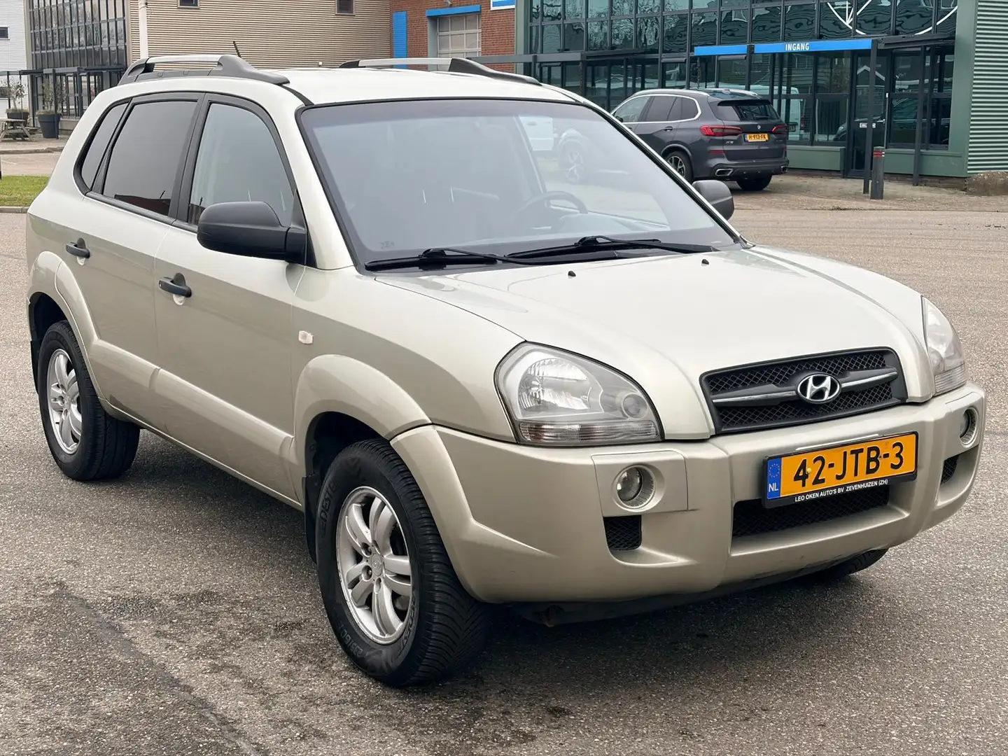 Hyundai TUCSON 2.0i Dynamic Executive Grau - 2