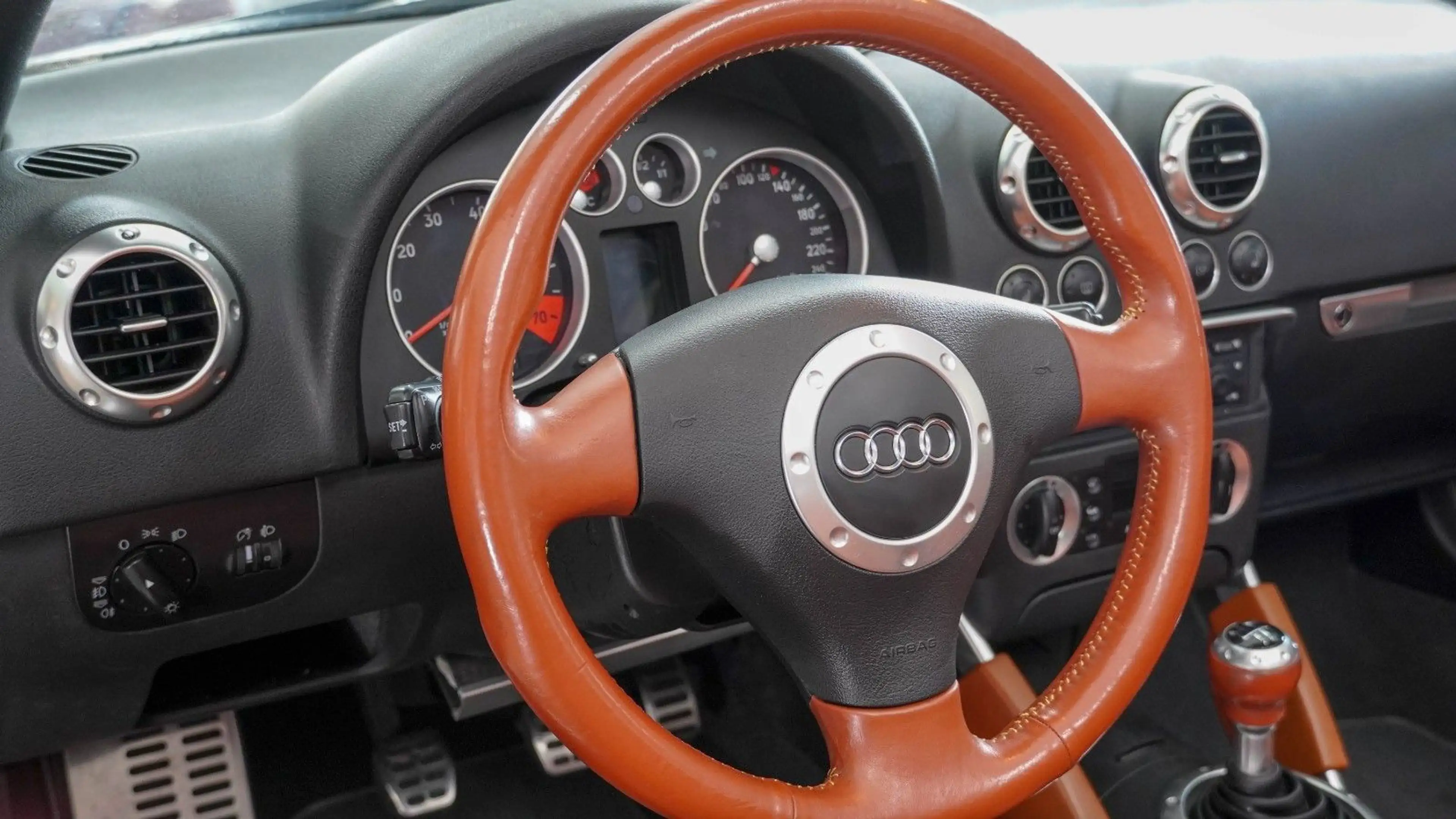 Audi TT 1.8 T Baseball Cabrio Klima,SHZ,Temp — photo 7