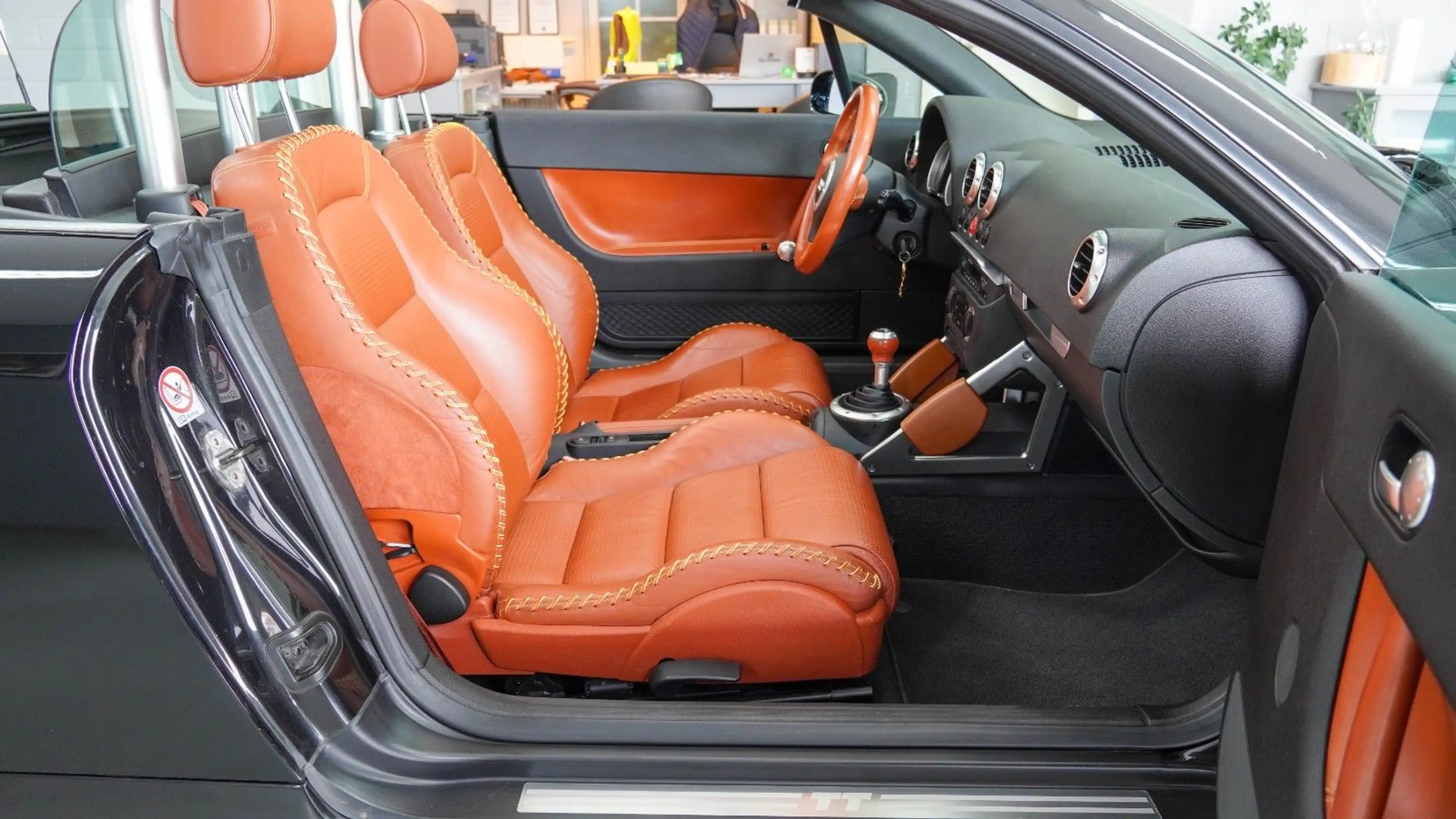 Audi TT 1.8 T Baseball Cabrio Klima,SHZ,Temp — photo 10