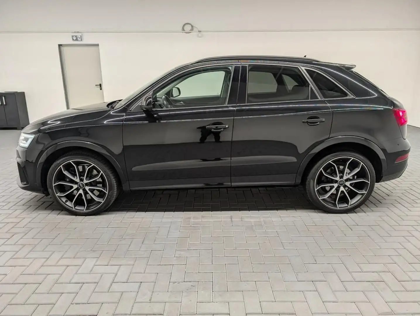 Audi RS Q3 RS performance 2.5 quattro Schwarz - 2
