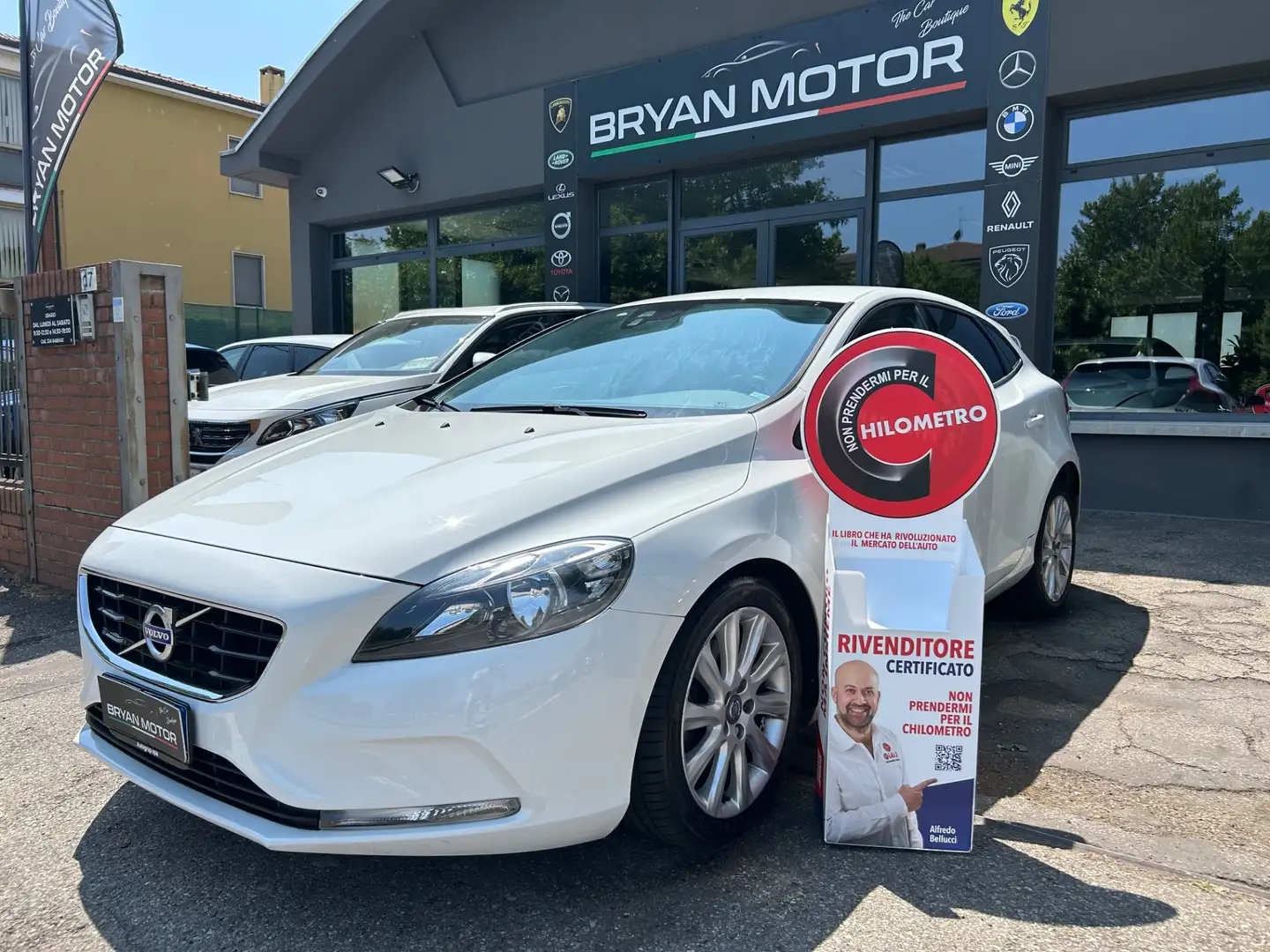 Volvo V40 D2 1.6 Powershift Momentum Bianco - 1