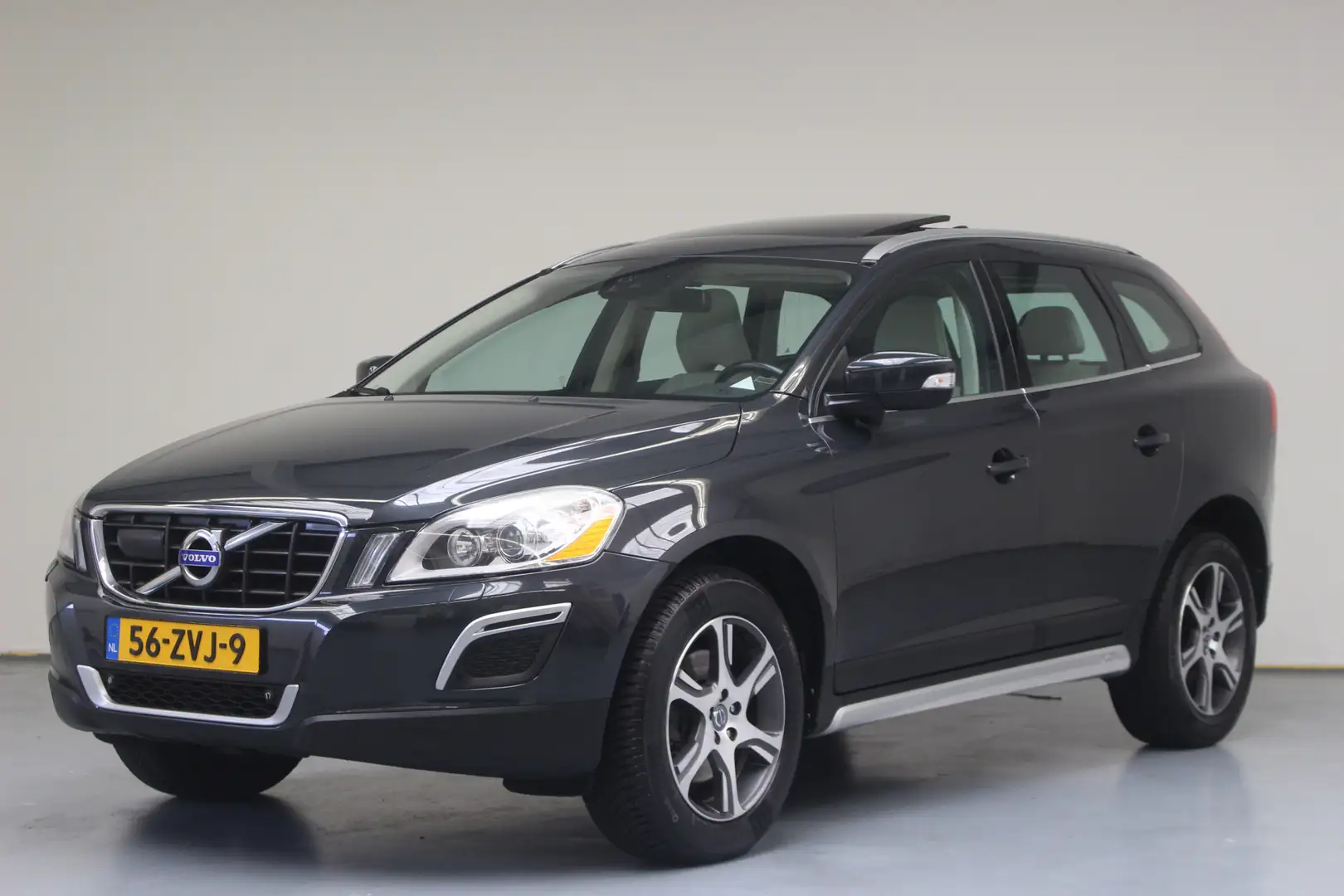 Volvo XC60 T5 240pk Summum | Trekhaak | Pano dak | Grijs - 1